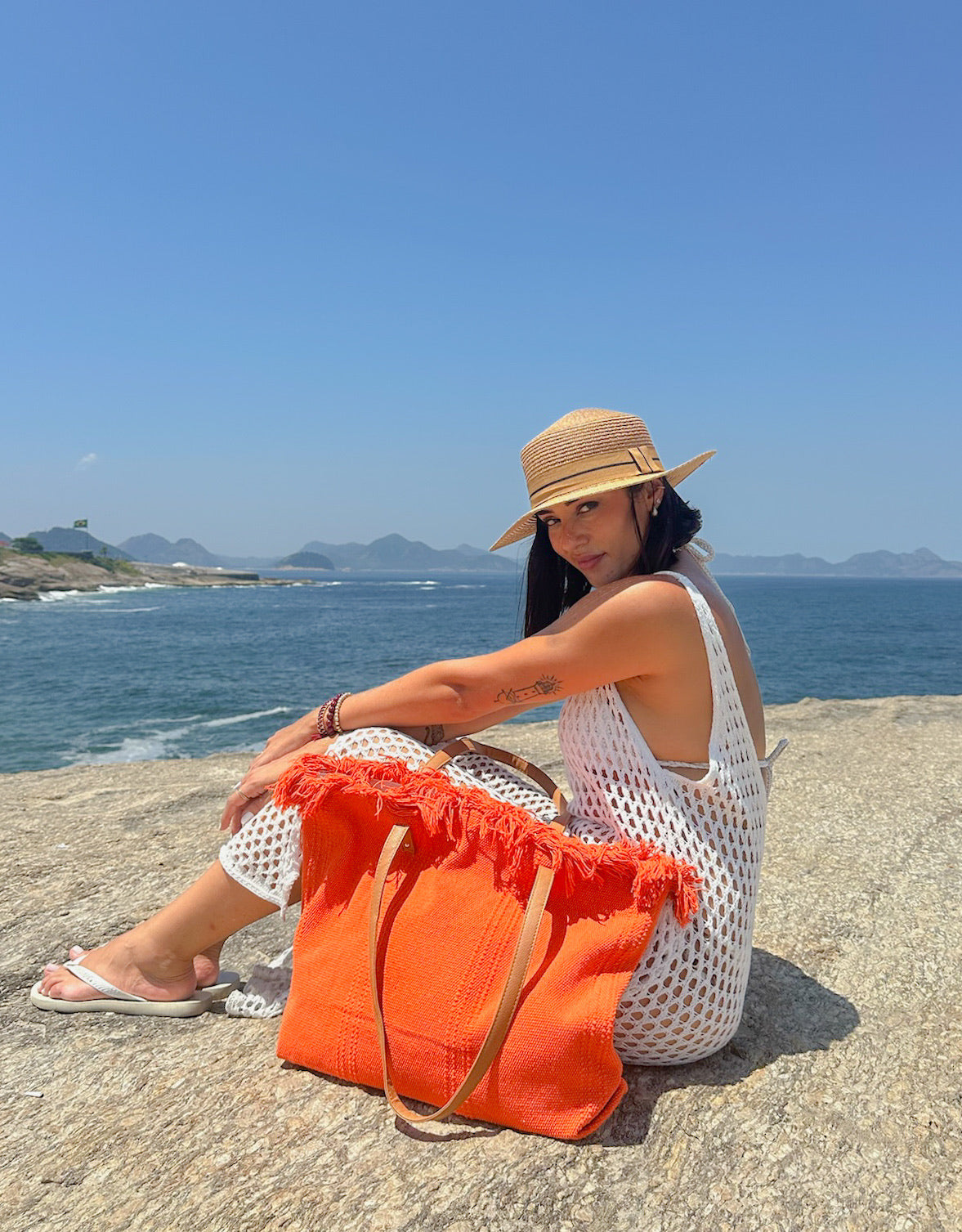 Guia de Estilo: Como Combinar sua Bolsa de Praia com o Chapéu Ideal?