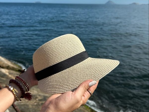 Saia da Praia com Estilo: tipos e dicas de uso de chapéus de palha