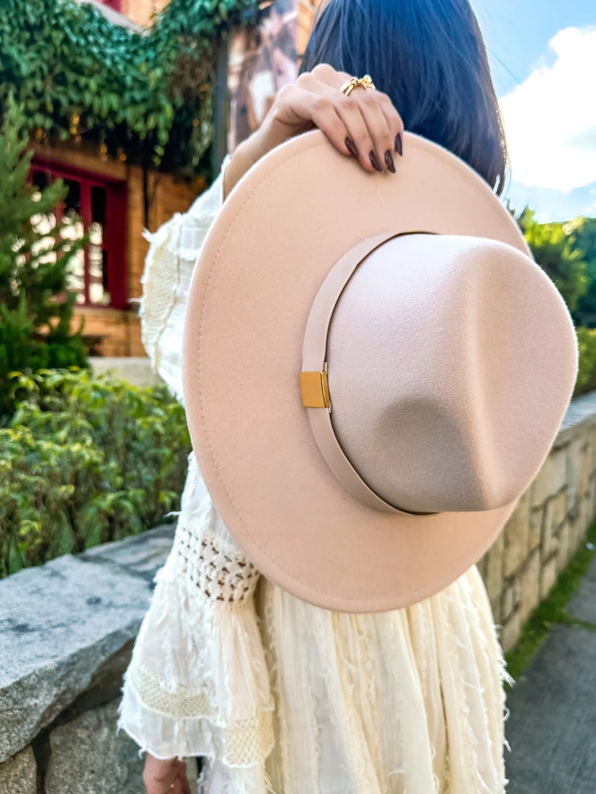 Os Famosos Chapéus Fedora: Uma viagem pelos modelos femininos